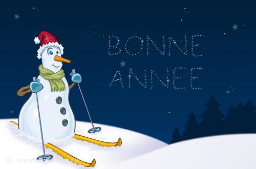 Carte postale Bonne Anne 2021 : Bonhomme de neige sur des montagnes enneiges.